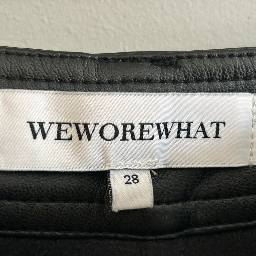 WE WORE WHAT Women's Black Faux Leather Cuffed Shorts Size 28 NWT - Picture 3 of 9